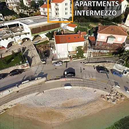 Michelle - Intermezzo With Sea View Apartman