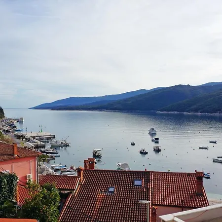 Michelle - Intermezzo With Sea View Apartman
