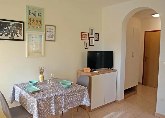 아파트 Michelle - Intermezzo With Sea View 라벡